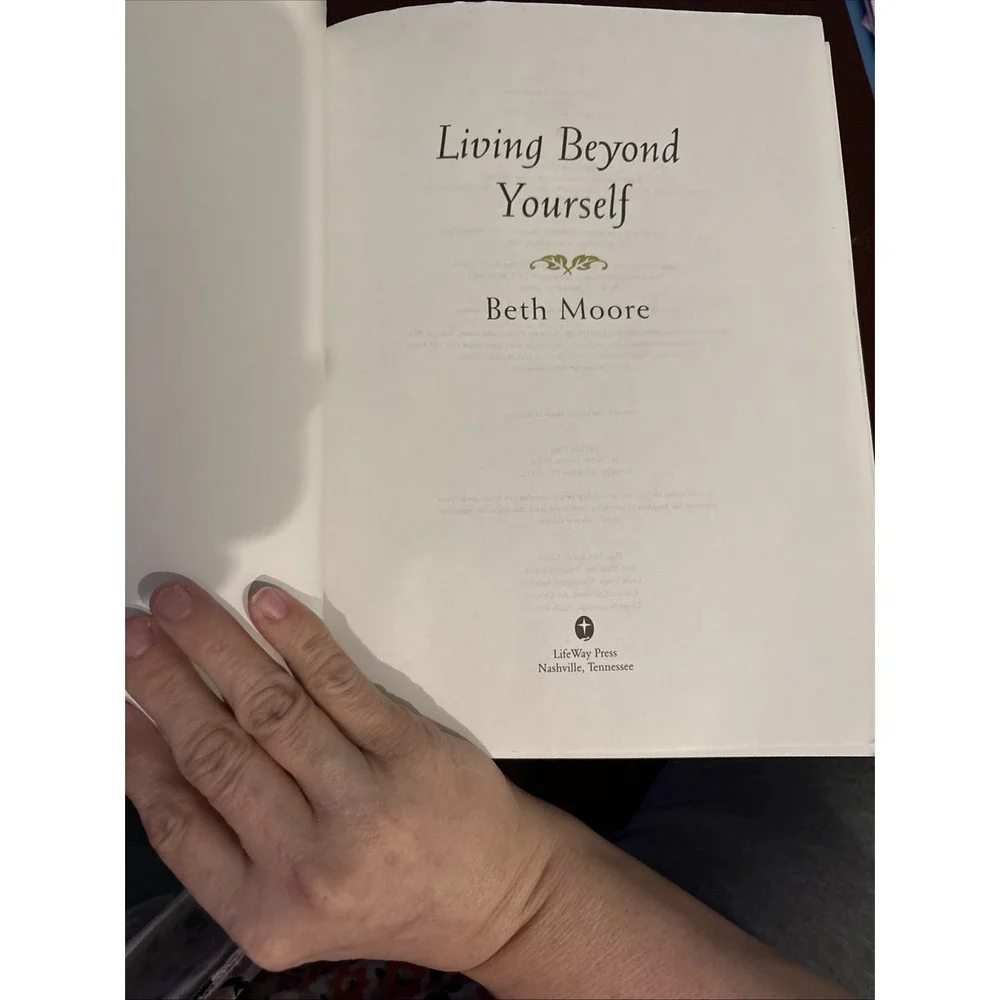Living Beyond Yourself : Exploring the‎ Fruit of the Spirit by Beth Moore (1998)